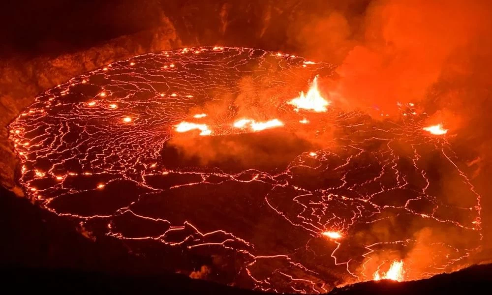 Χαβάη: To ηφαίστειο Κιλαούεα δημιούργησε μια λίμνη λάβας